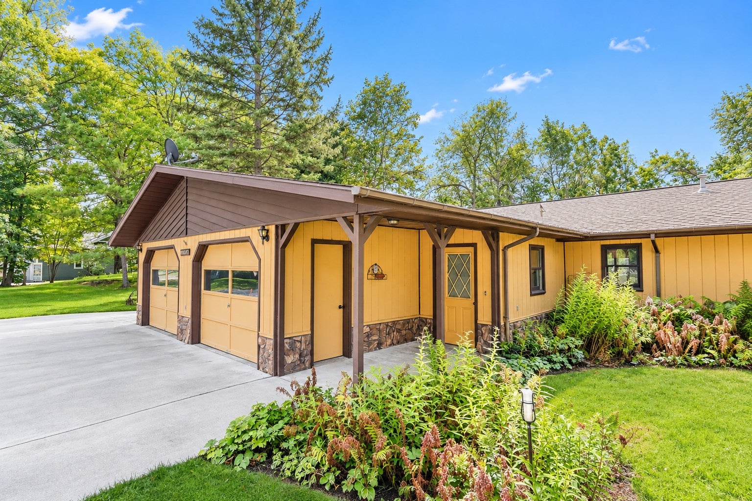 14007 Hummingbird Drive