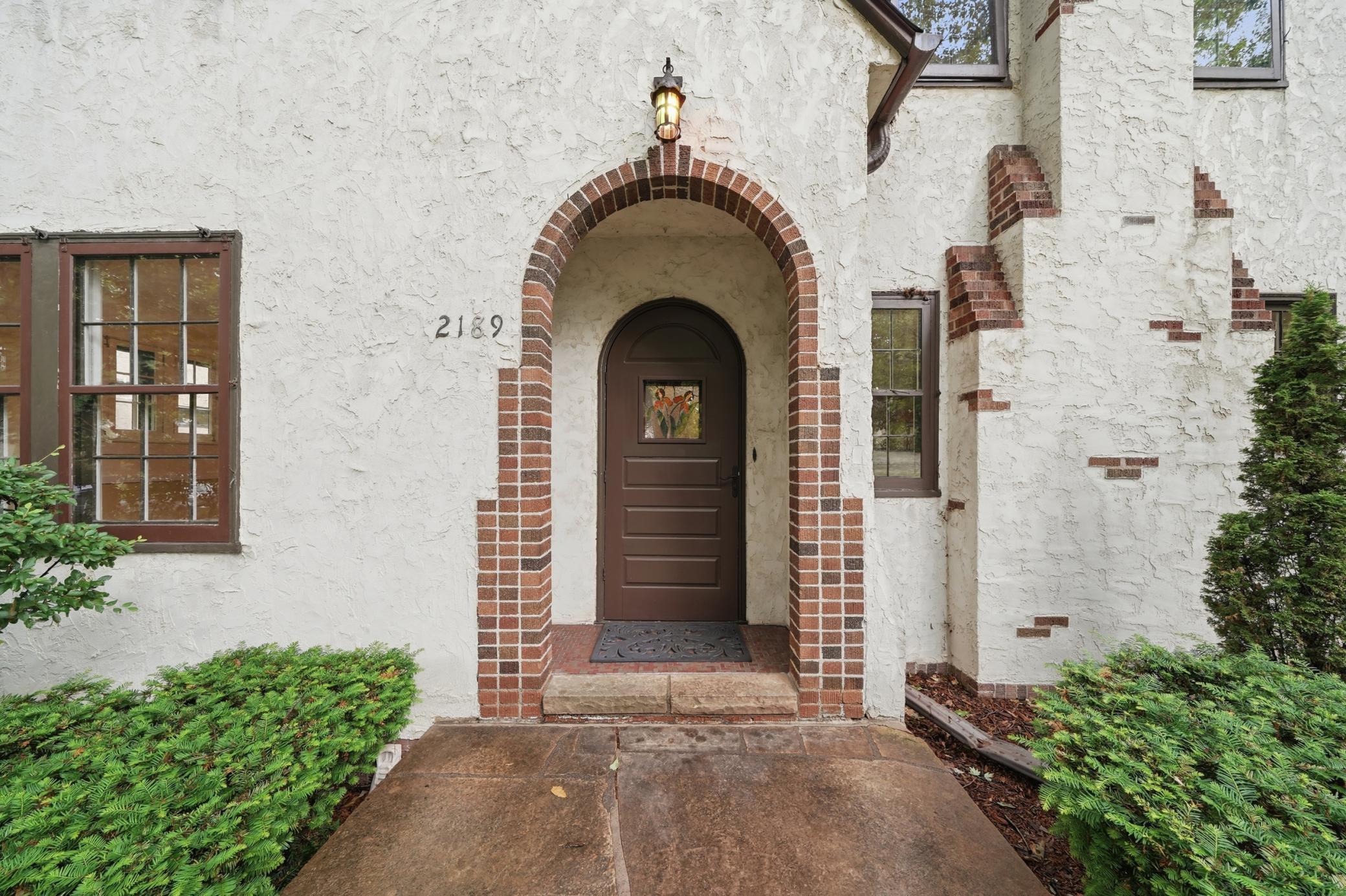 2189 Saint Clair Avenue
