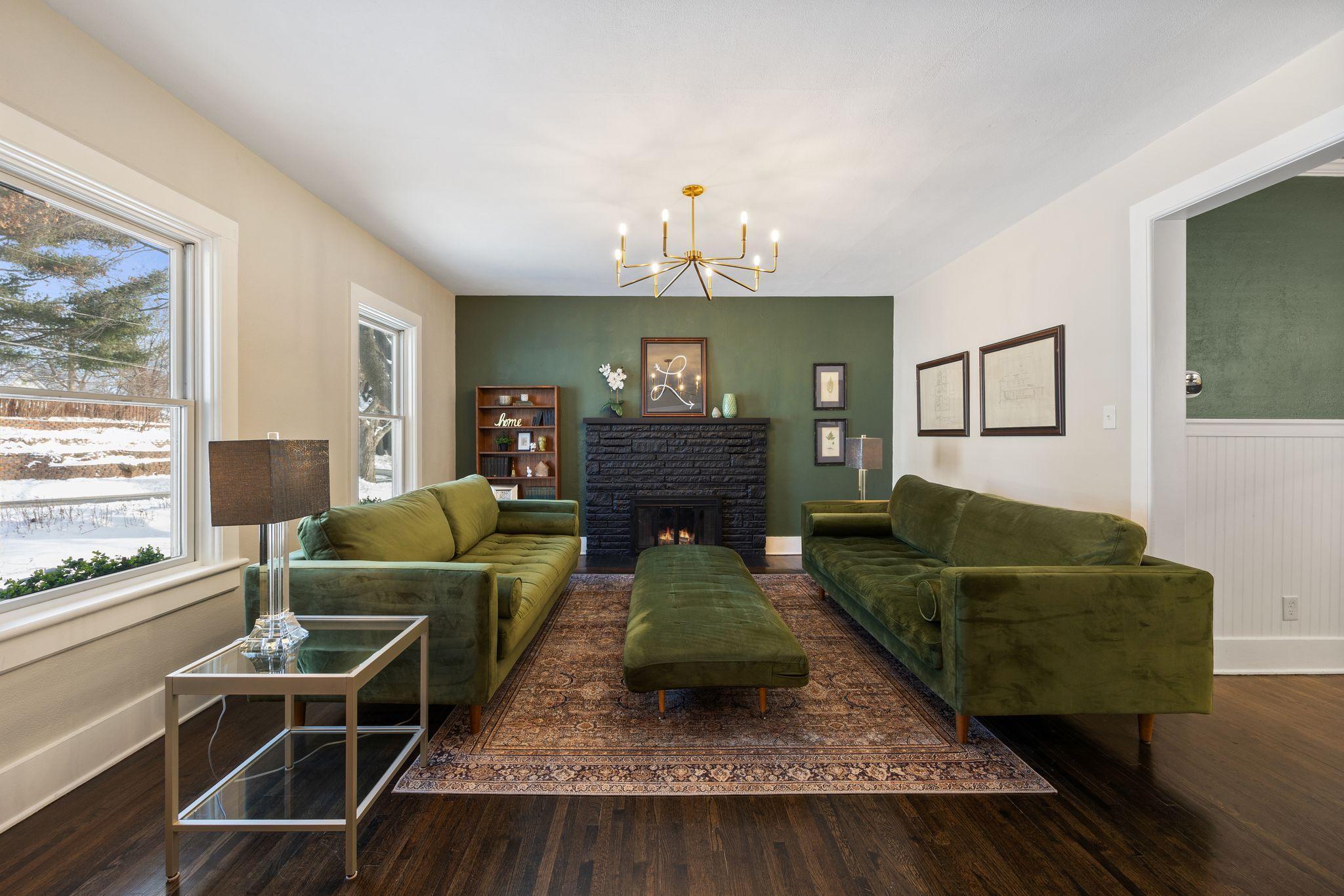 609 Willard Street W