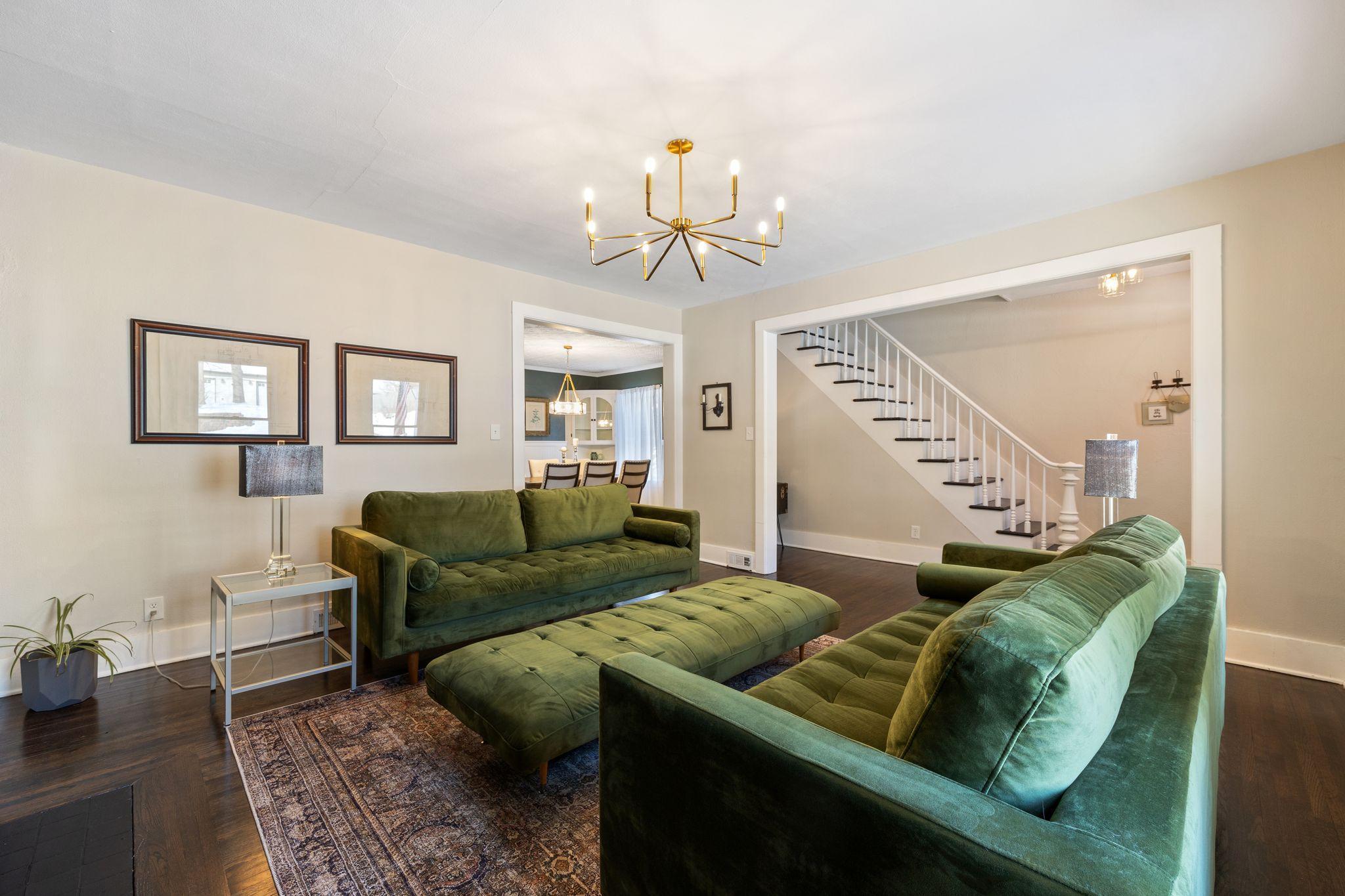 609 Willard Street W