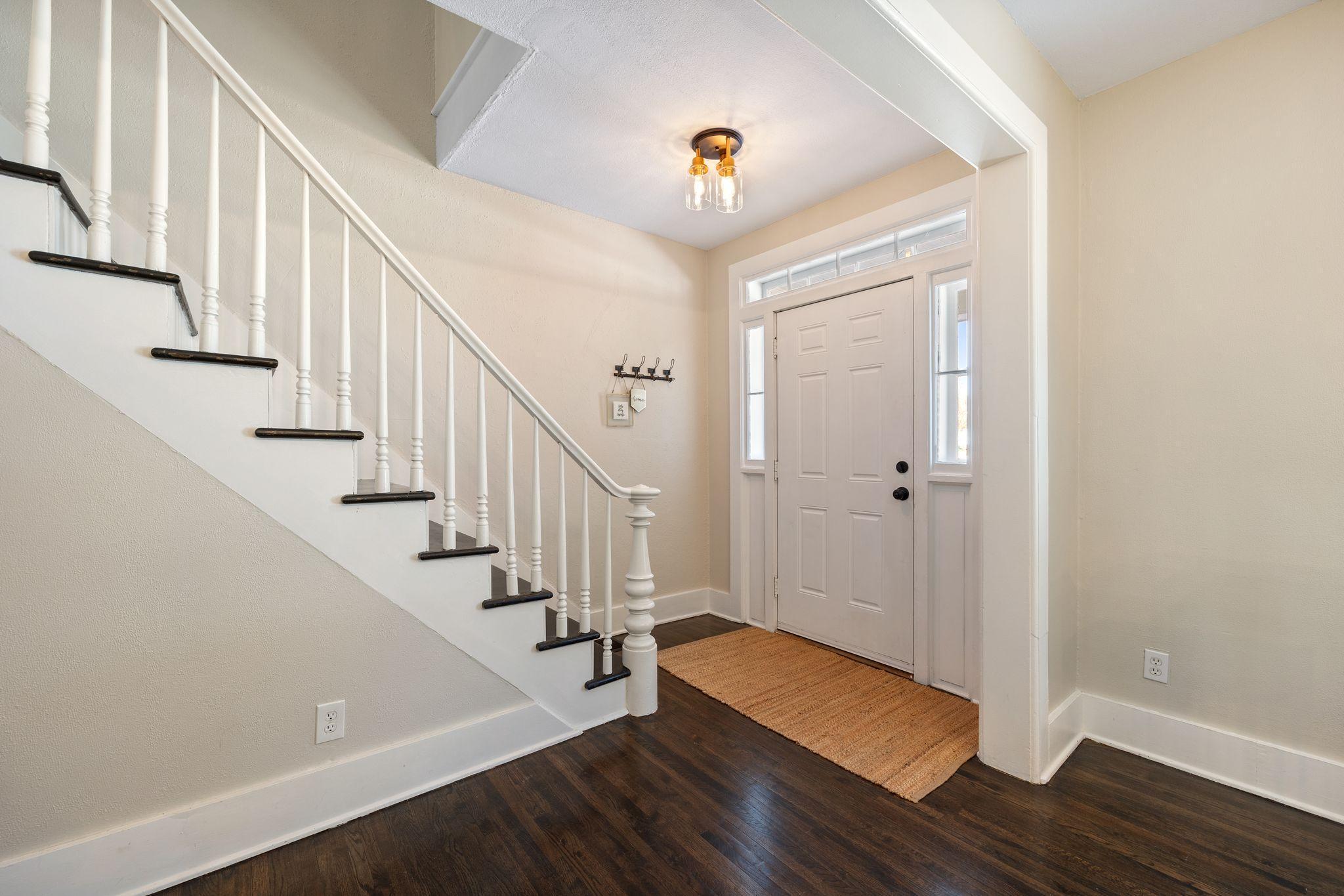 609 Willard Street W