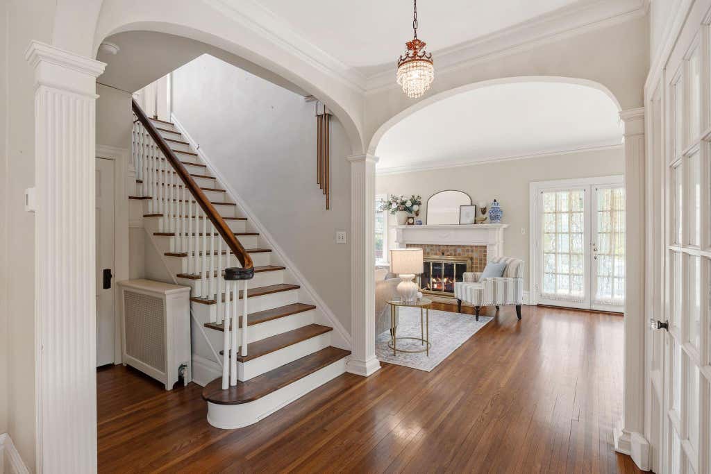 Photo of 4325 Wooddale Avenue S, Saint Louis Park, MN 55424 (MLS # 7065010)