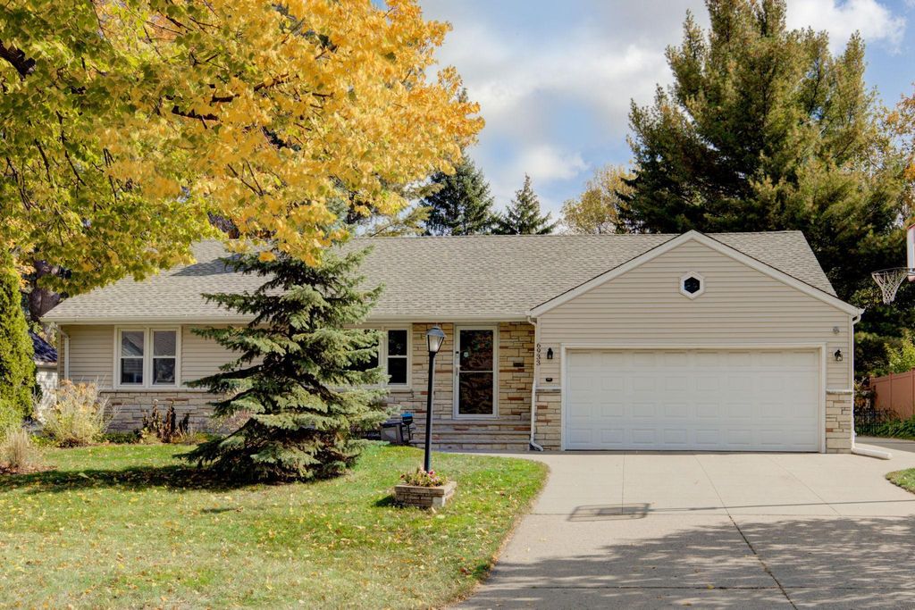 Photo of 6933 1st Avenue S, Richfield, MN 55423 (MLS # 7038619)