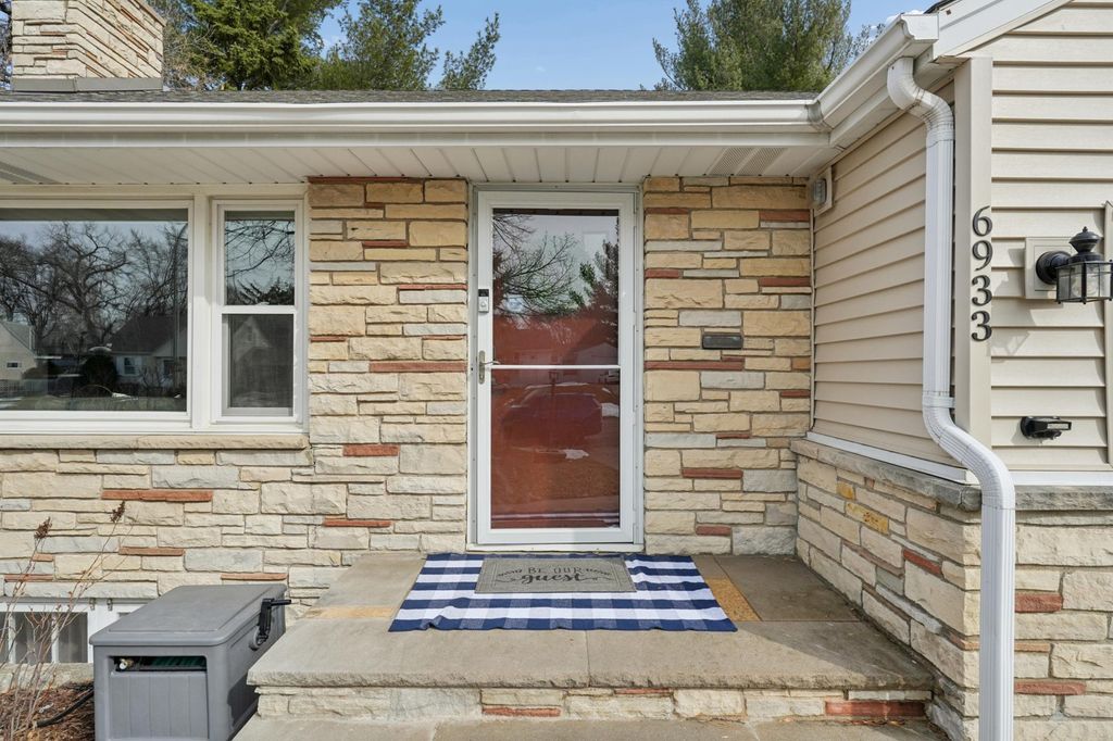 Photo of 6933 1st Avenue S, Richfield, MN 55423 (MLS # 7038619)