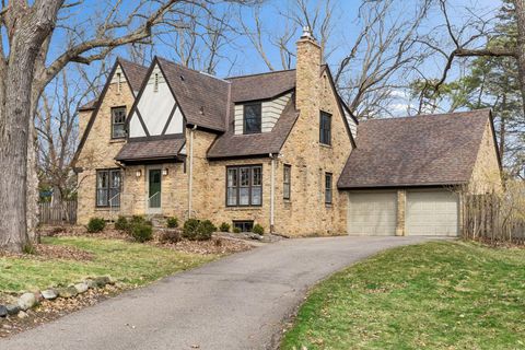 2 1/2 Webster Place Hopkins MN 55305