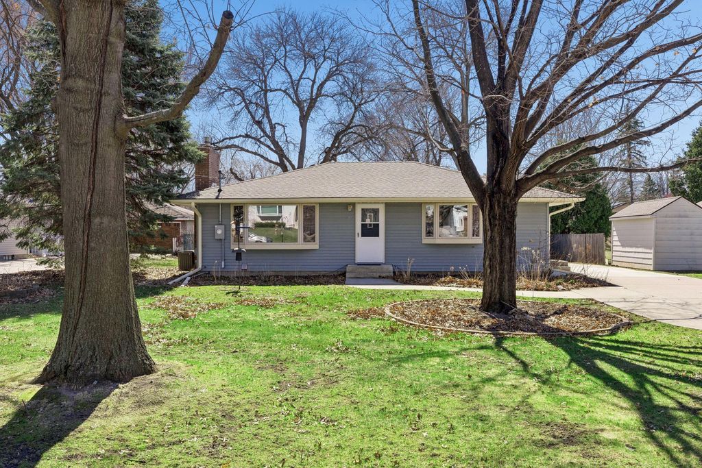 Photo of 1988 Eldridge Avenue W, Roseville, MN 55113 (MLS # 7040373)
