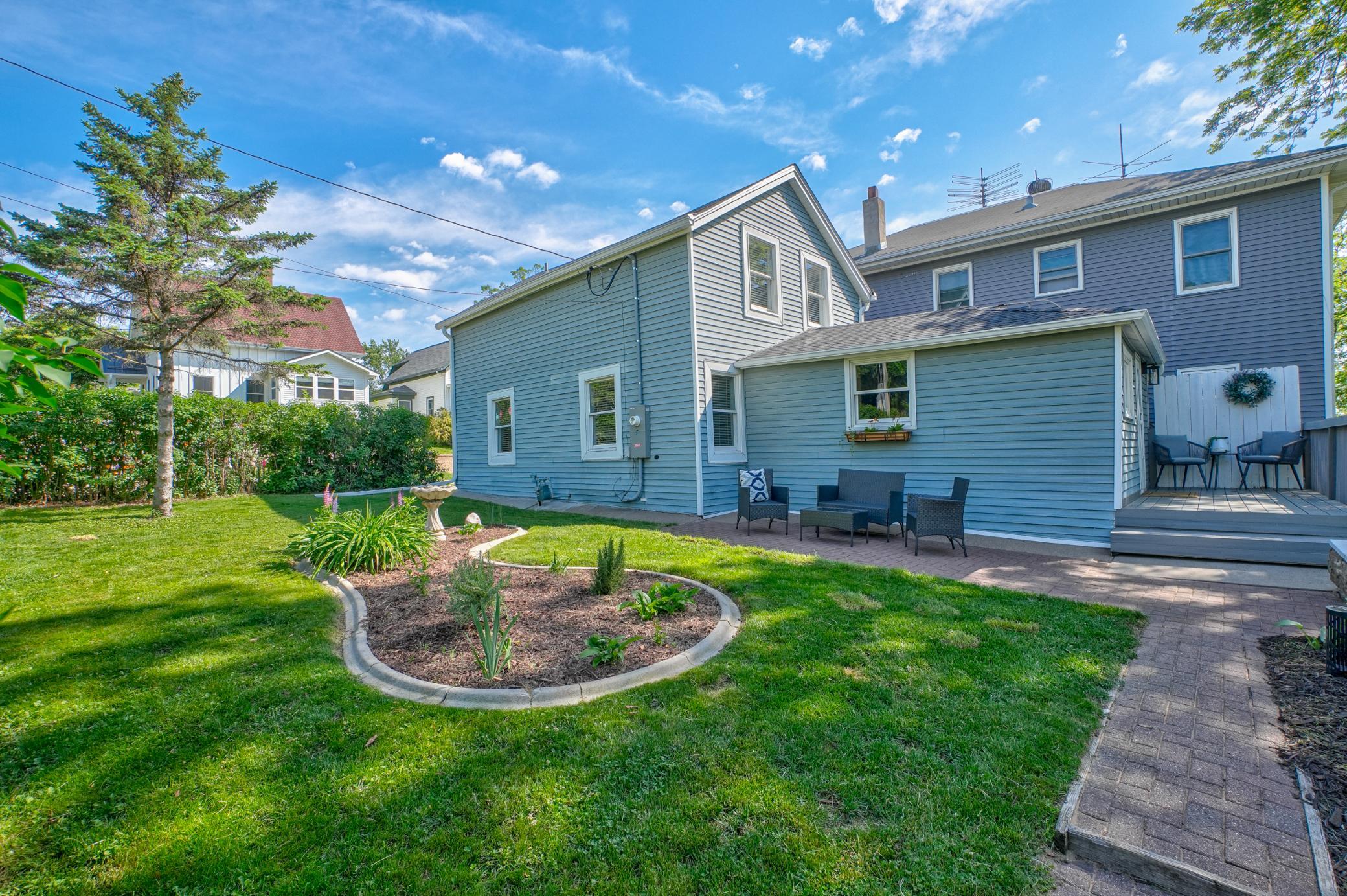 121 Cherry Street W