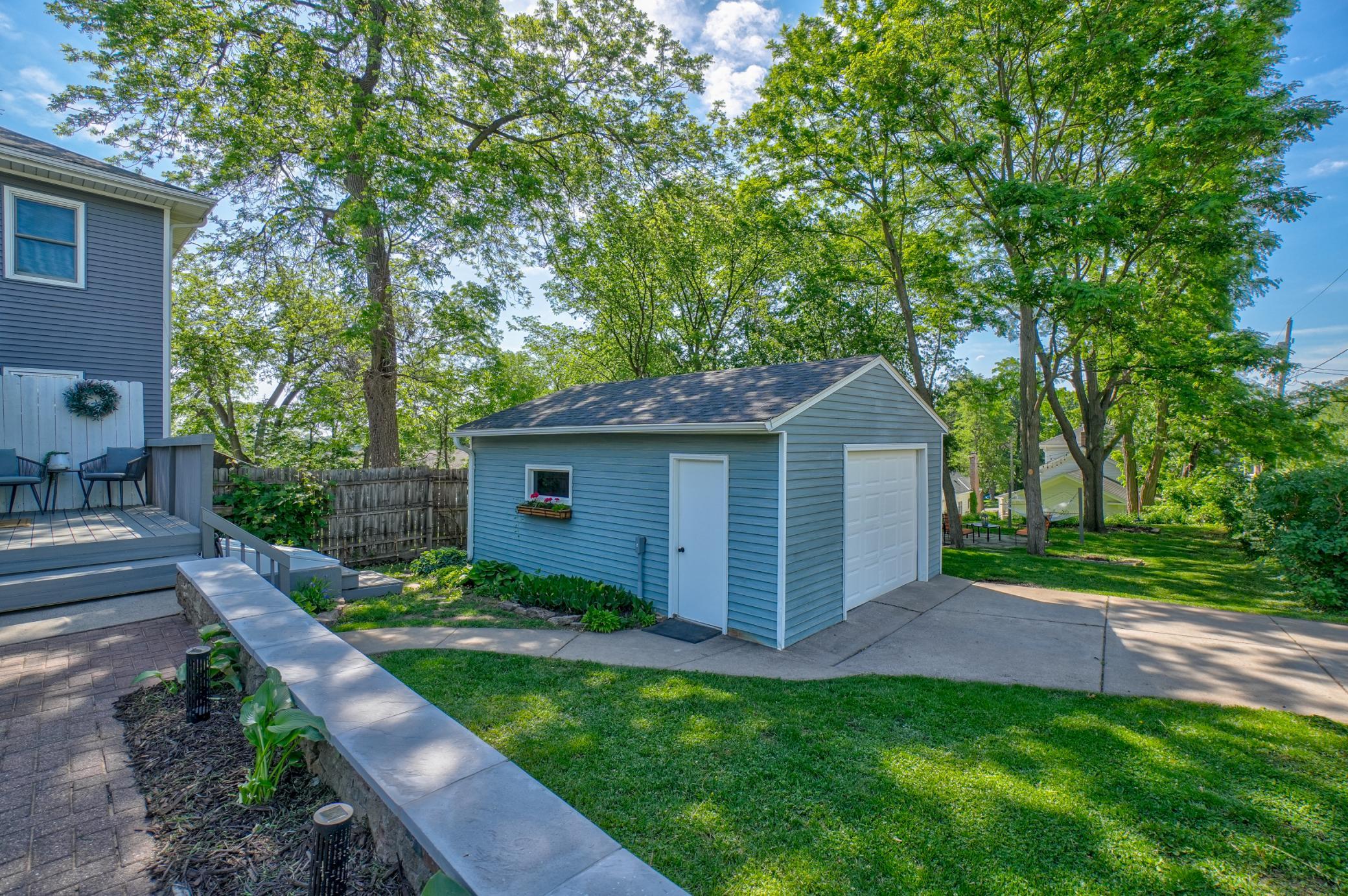121 Cherry Street W