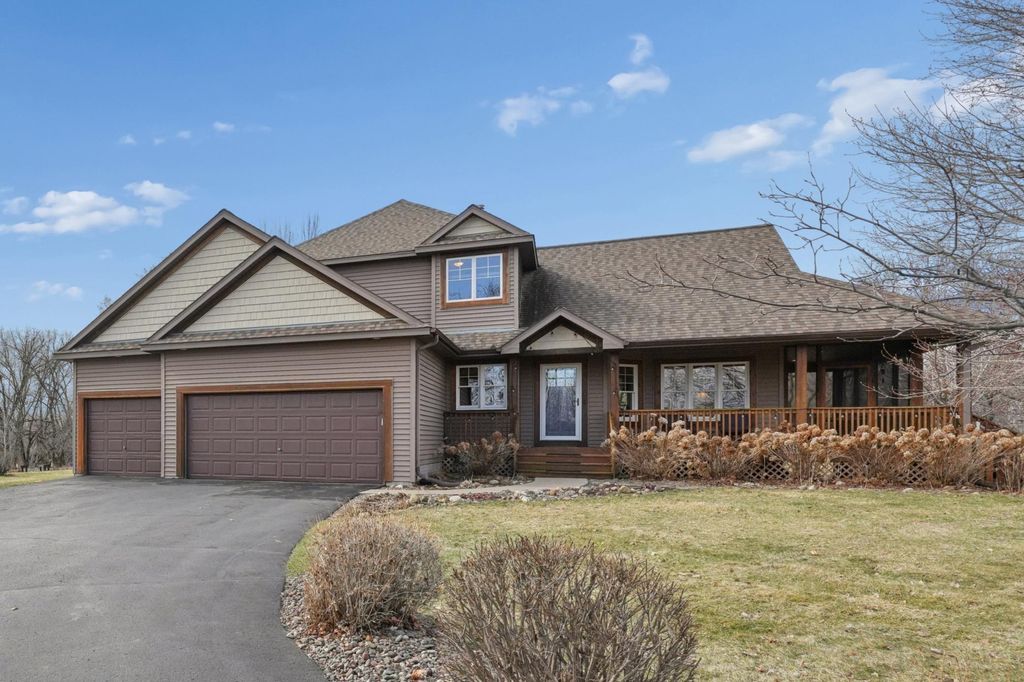 Photo of 143 Heritage Trail, Houlton, WI 54082 (MLS # 7048208)