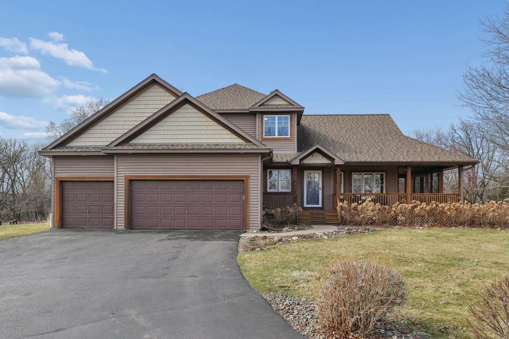 Photo of 143 Heritage Trail, Houlton, WI 54082 (MLS # 7048208)