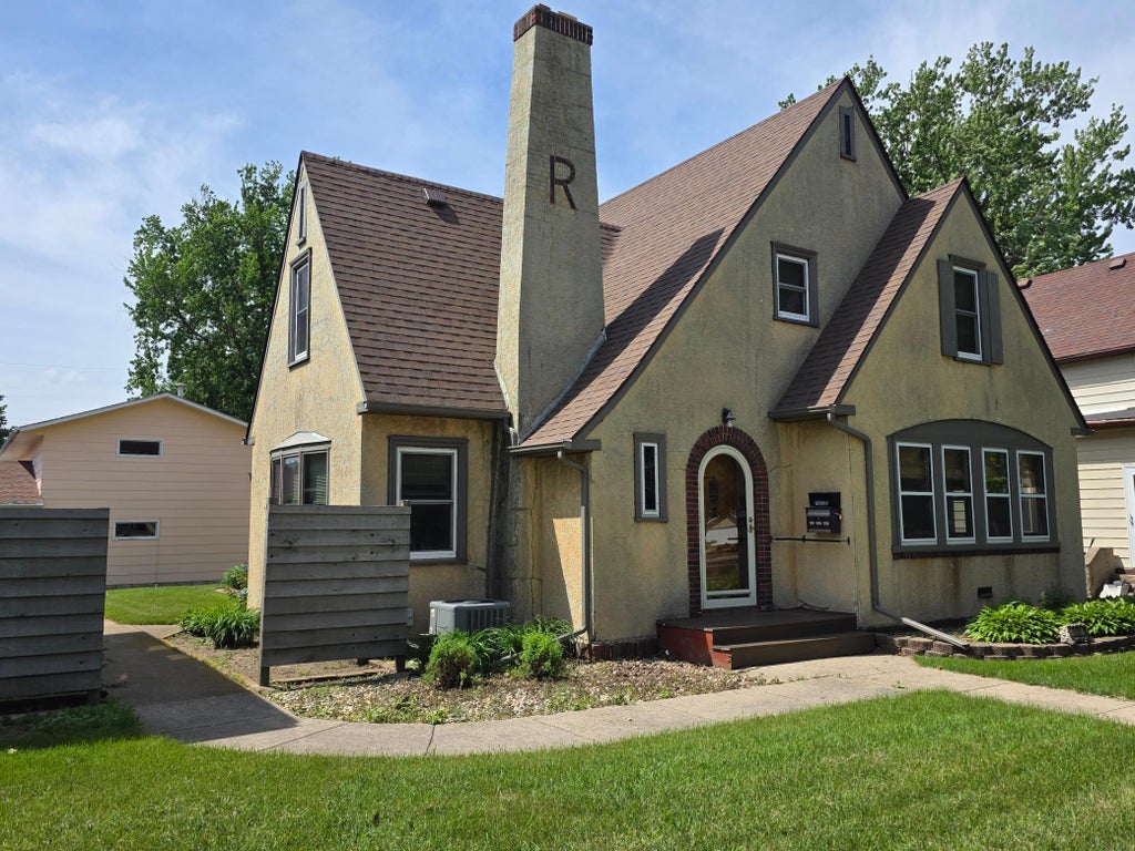 Photo of 412 W Main Street, Pipestone, MN 56164 (MLS # 7080080)