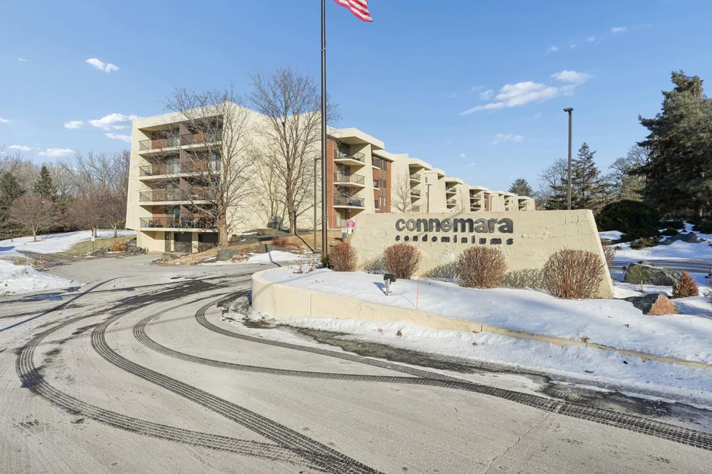 Photo of 2445 Londin Lane E #212, Maplewood, MN 55119 (MLS # 7002419)