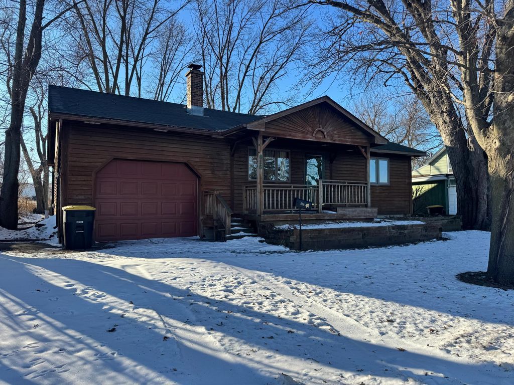 Photo of 816 E 5th Street, Blue Earth, MN 56013 (MLS # 7001863)
