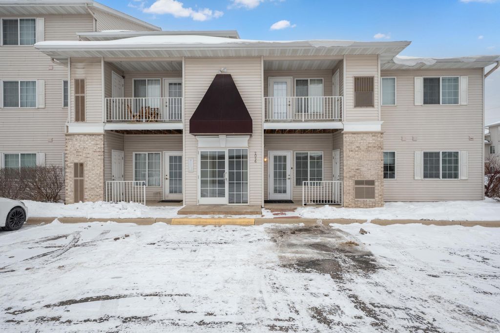 Photo of 2056 11th Avenue SE #B, Rochester, MN 55904 (MLS # 6824260)