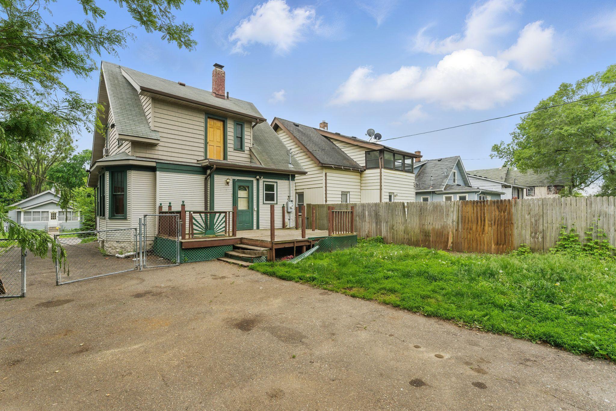 363 Geranium Avenue E