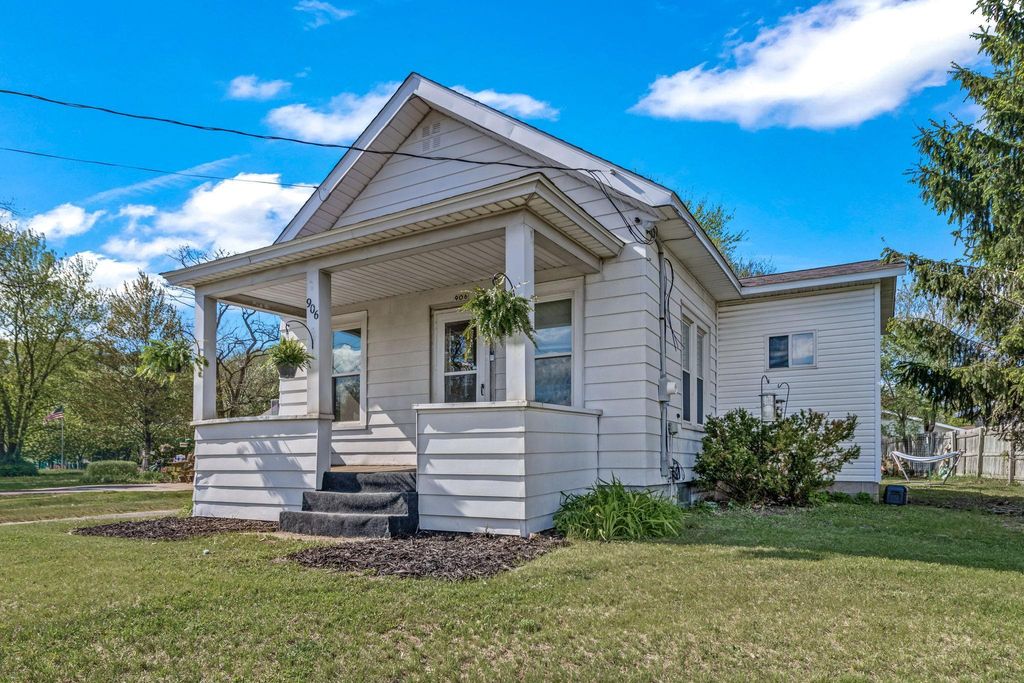 Photo of 906 Cameron Street, Eau Claire, WI 54703 (MLS # 7069439)
