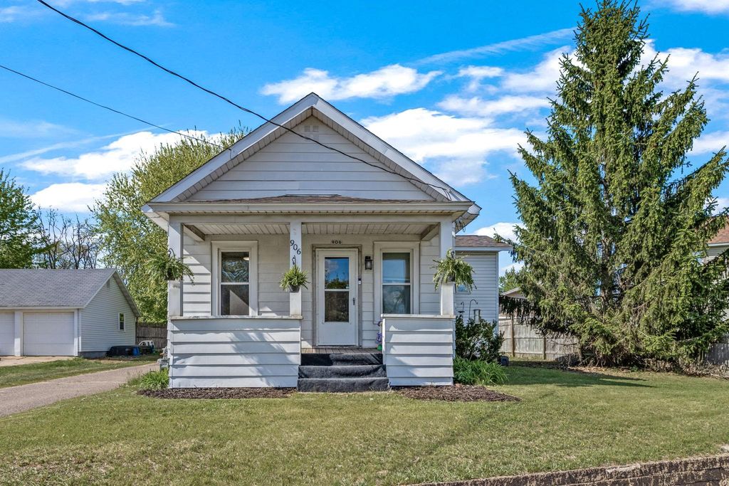 Photo of 906 Cameron Street, Eau Claire, WI 54703 (MLS # 7069439)