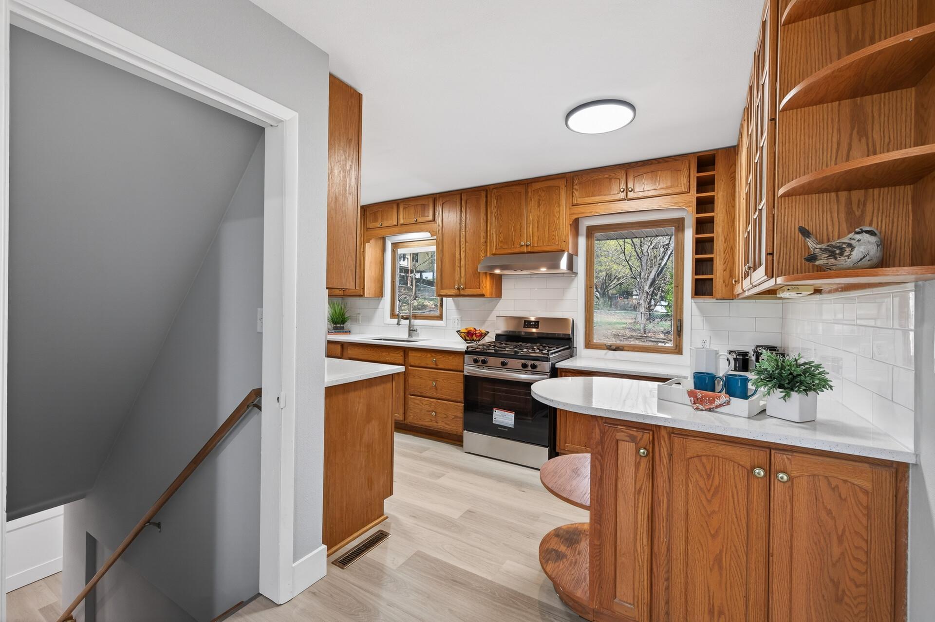 31 Demont Avenue E