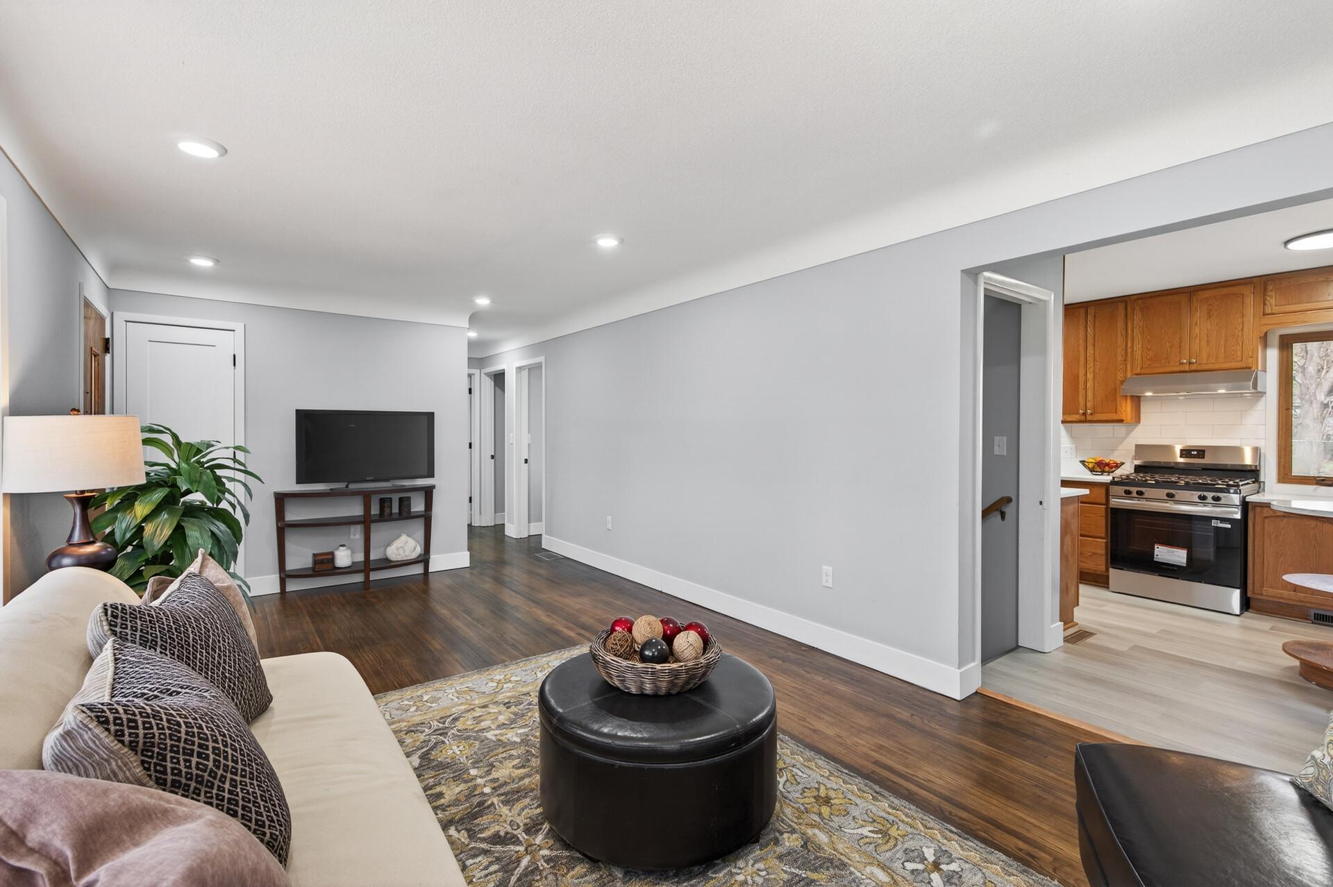 31 Demont Avenue E