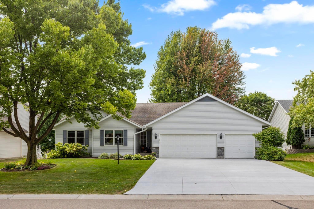 Photo of 2452 Eagle Valley Drive, Woodbury, MN 55129 (MLS # 7137391)