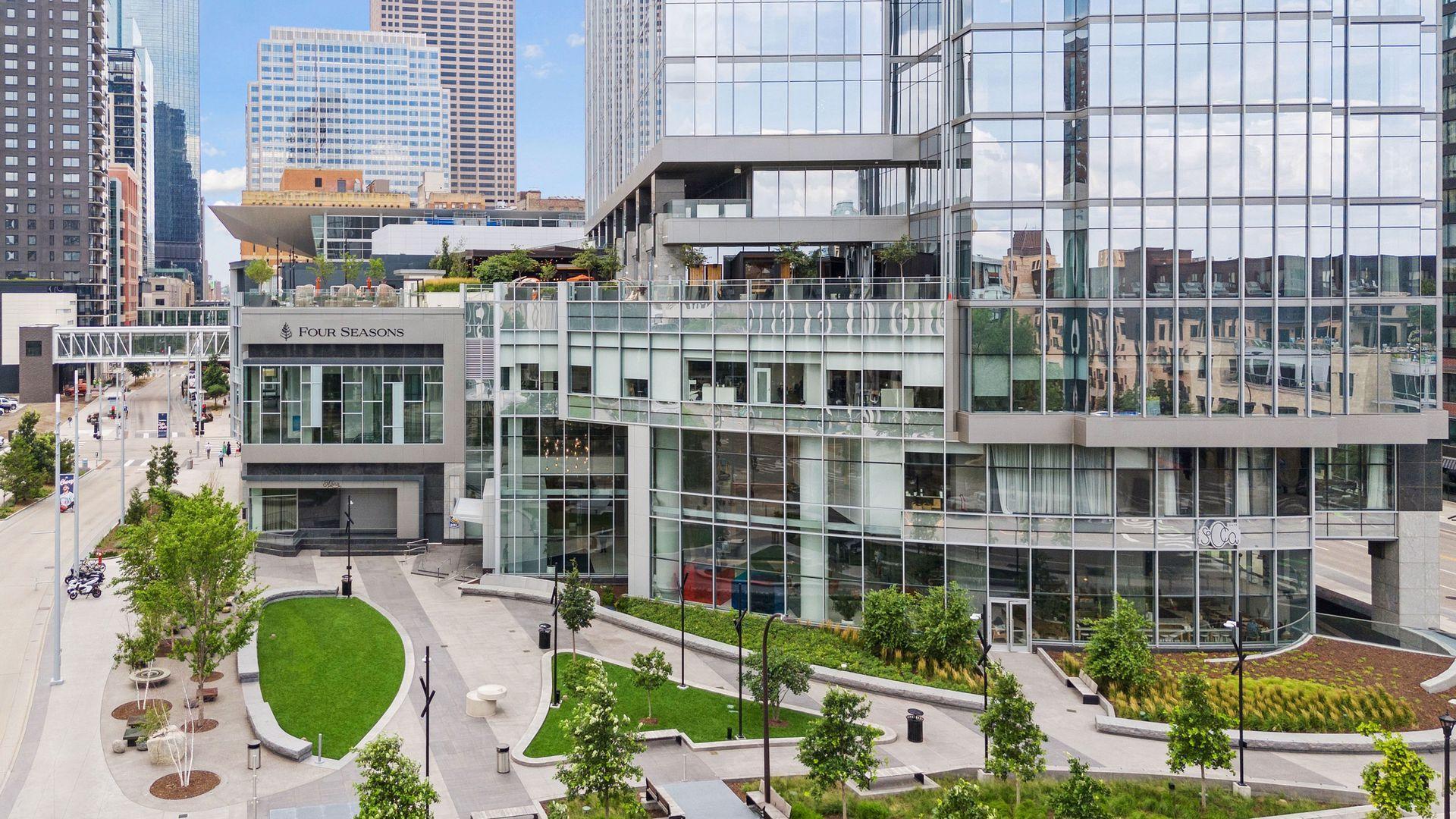 255 Hennepin Avenue 3303