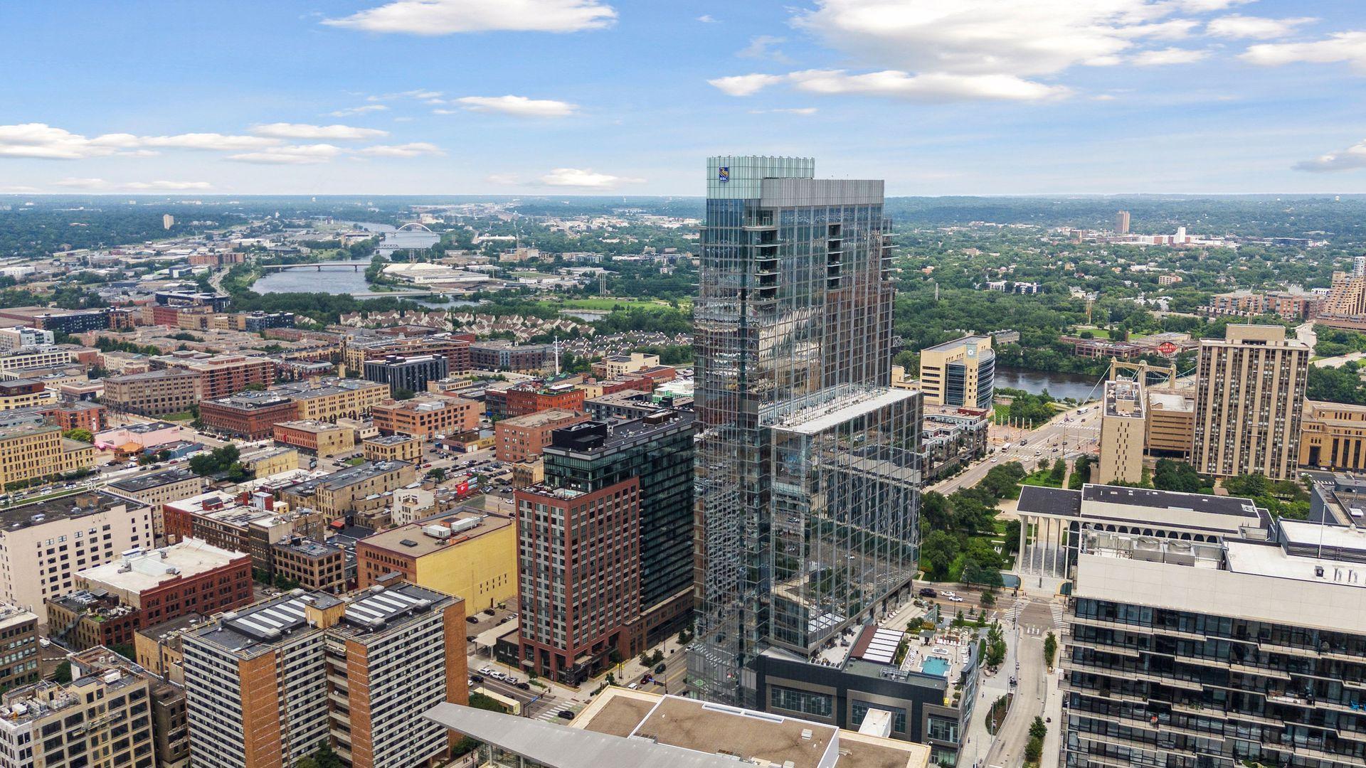 255 Hennepin Avenue 3303