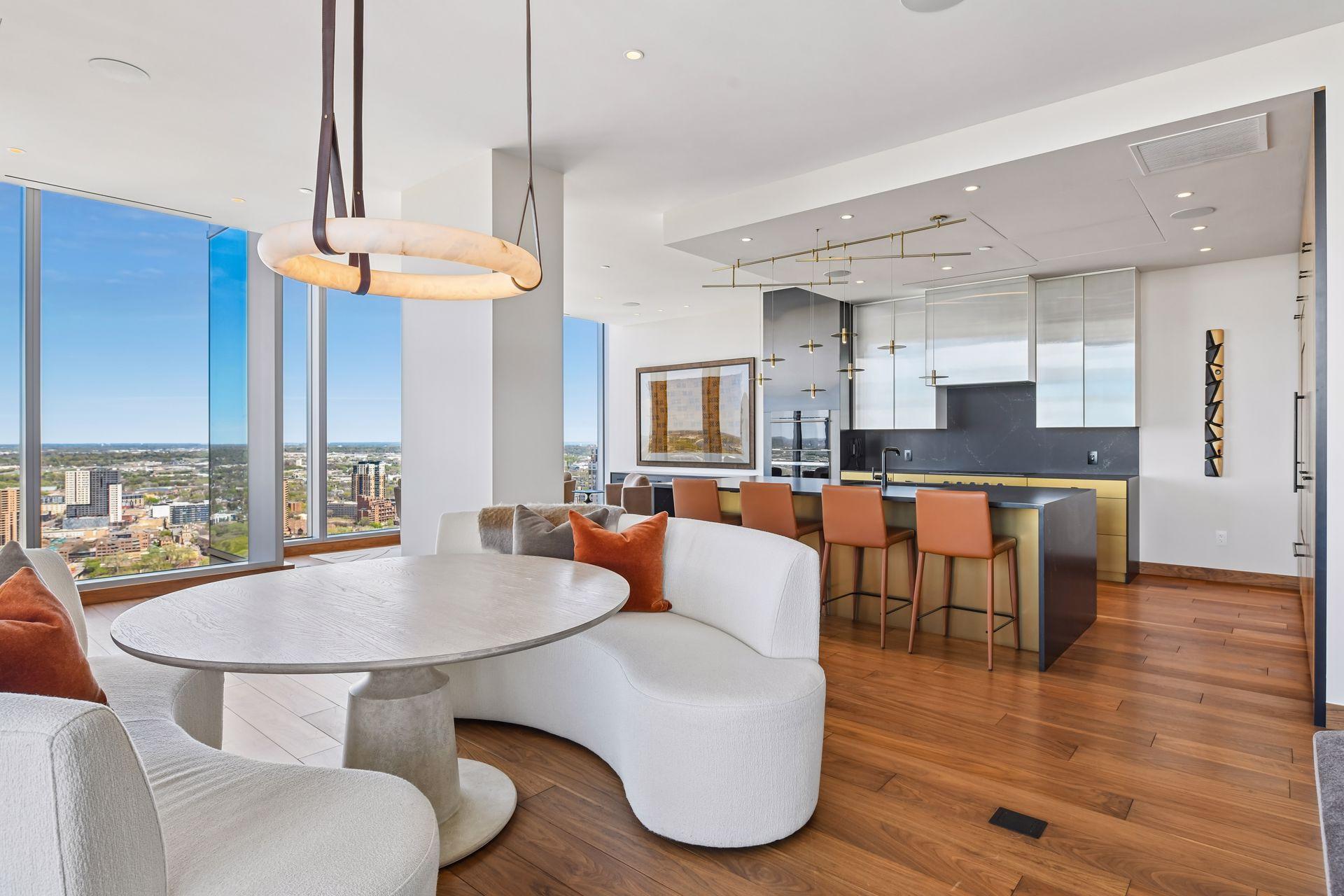 255 Hennepin Avenue 3303
