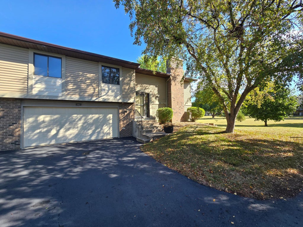 Photo of 9462 Kingsview Lane N, Maple Grove, MN 55369 (MLS # 7143611)