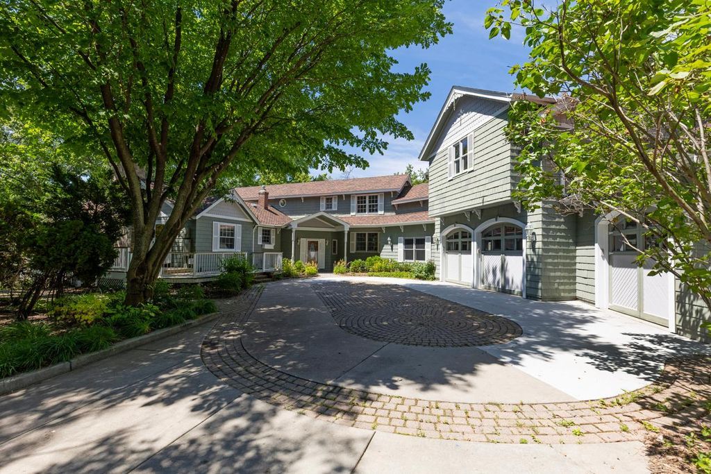 Photo of 6630 Horseshoe Curve, Chanhassen, MN 55317 (MLS # 7111471)