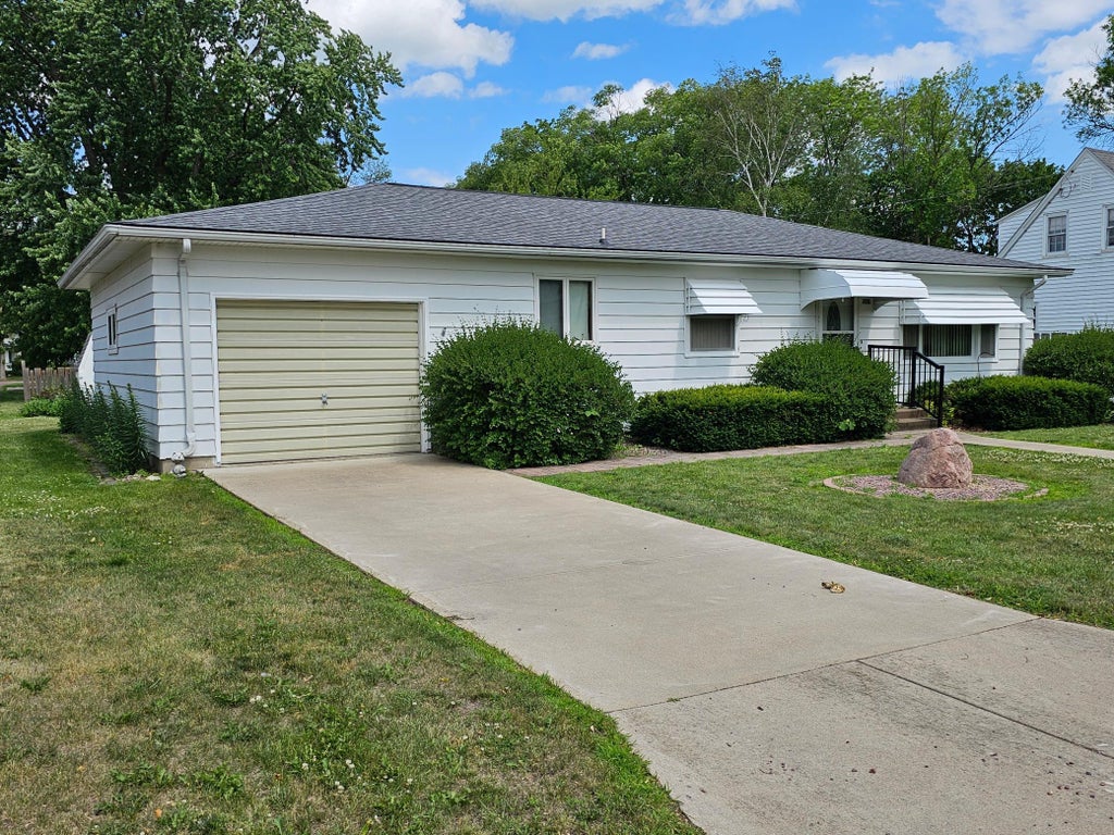 Photo of 507 S Elm Street, Lamberton, MN 56152 (MLS # 7098121)