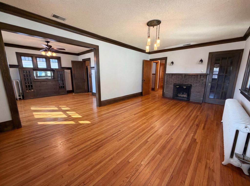 Photo of 1495 Saint Clair Avenue, North Saint Paul, MN 55105 (MLS # 7031830)