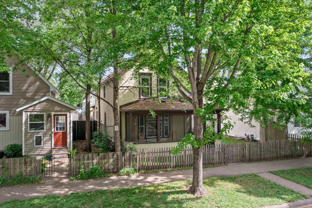 Photo of 671 Edmund Avenue, Saint Paul, MN 55104 (MLS # 7034633)