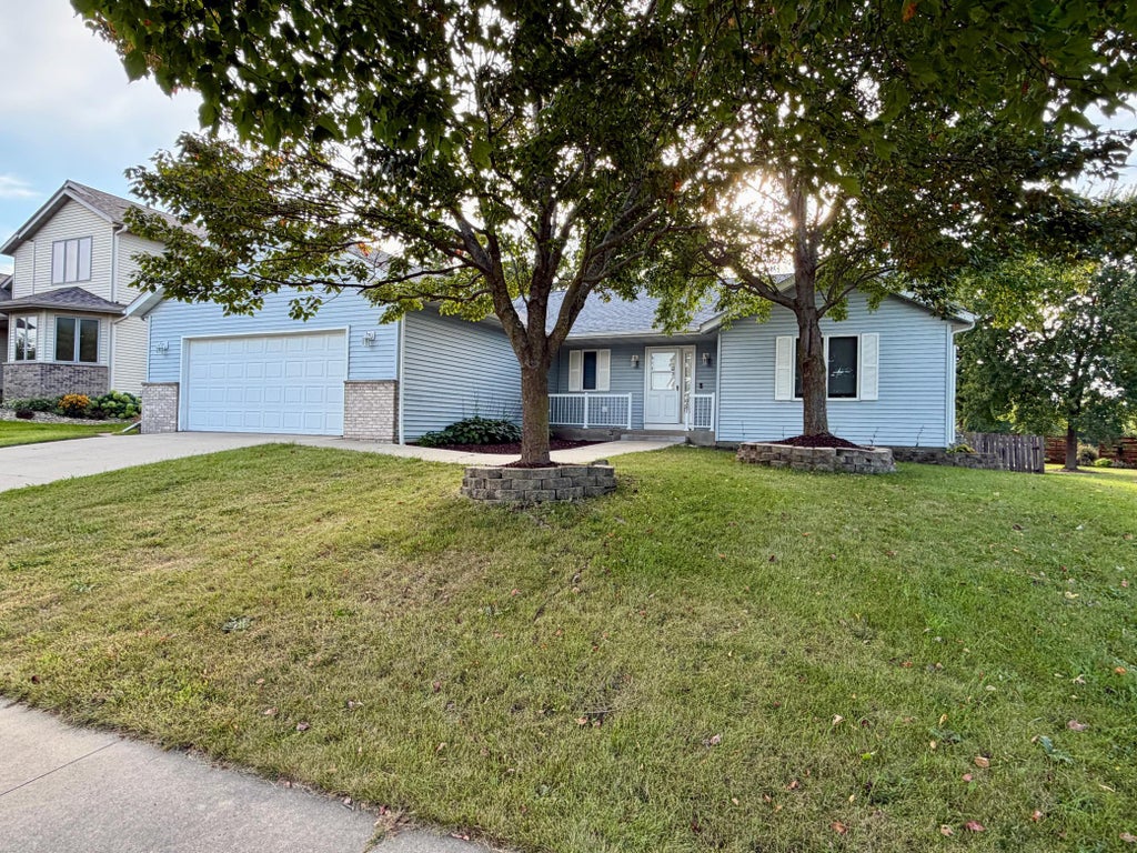 Photo of 1007 Golfers Court SE, Rochester, MN 55904 (MLS # 7129192)