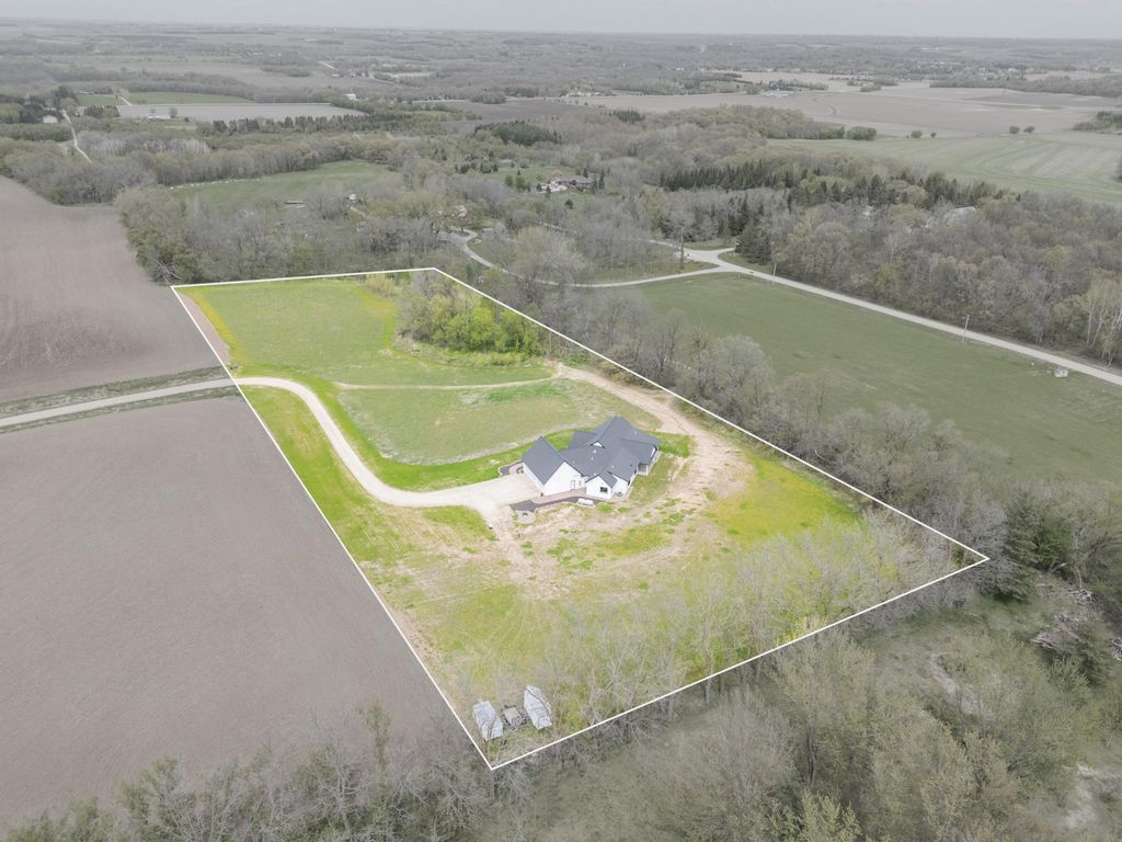 Photo of 9016 County Road 3 NW, Oronoco, MN 55960 (MLS # 7068337)