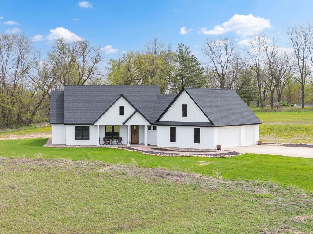 Photo of 9016 County Road 3 NW, Oronoco, MN 55960 (MLS # 7068337)