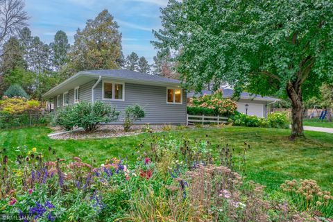 Photo of 2444 Mamie Avenue E, Maplewood, MN 55119 (MLS # 6802936)
