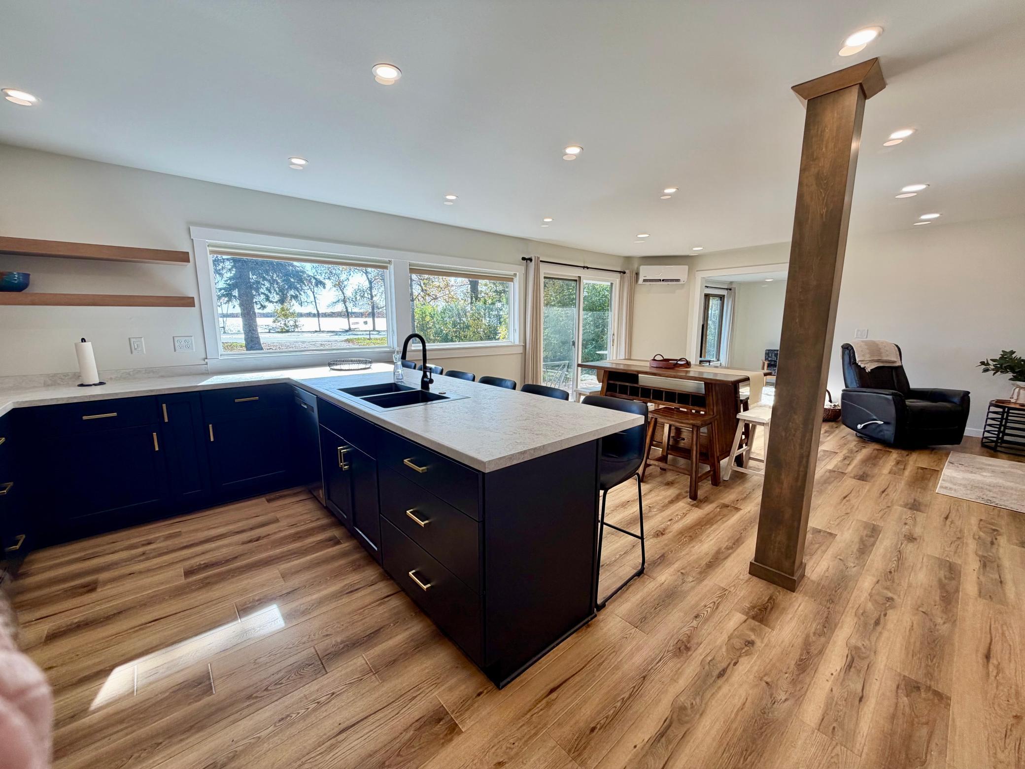 918 W Lake Drive