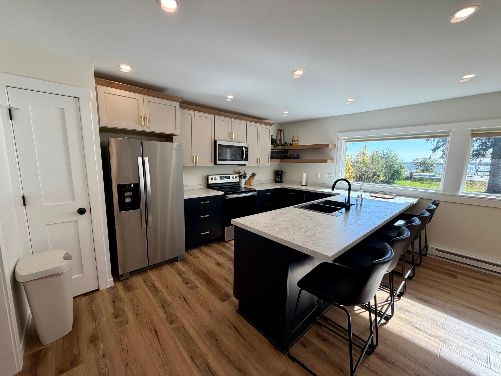 918 W Lake Drive