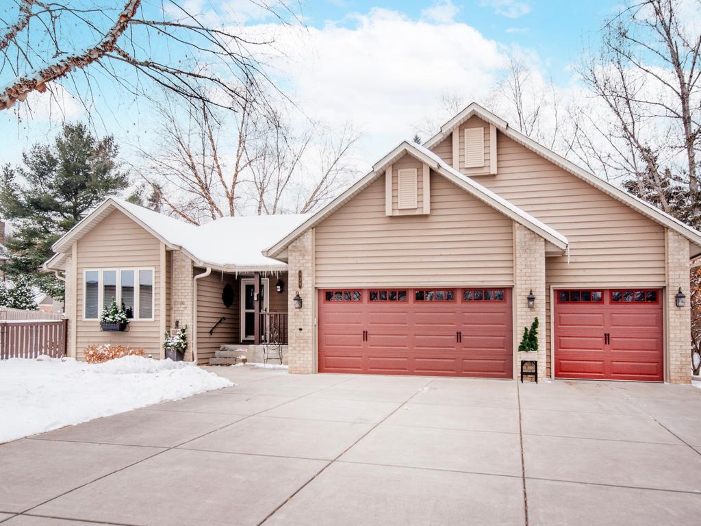 Photo of 129 Hemlock Place, Vadnais Heights, MN 55127 (MLS # 6823381)