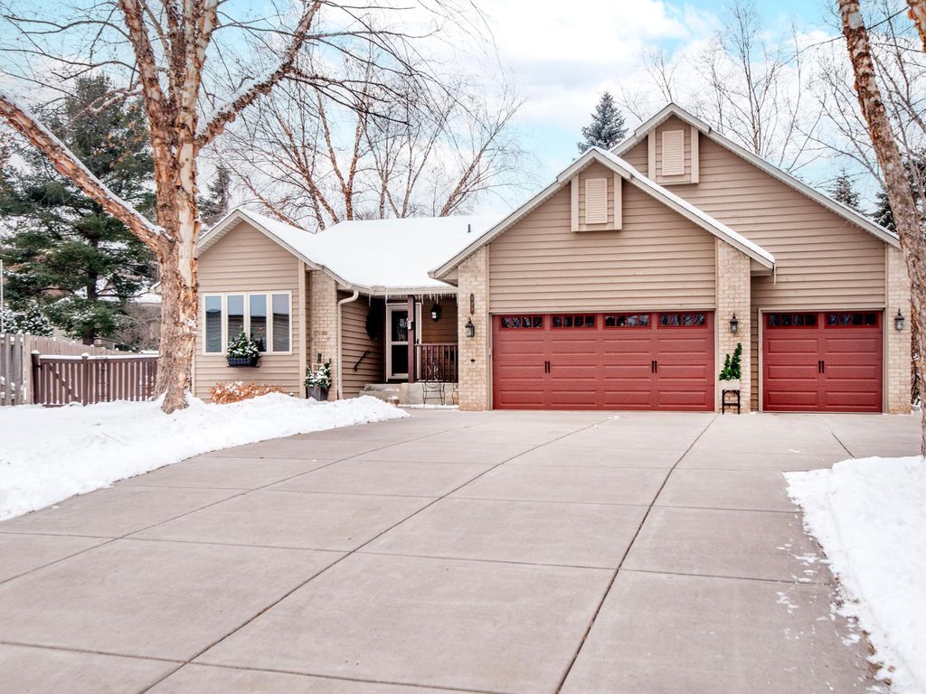 Photo of 129 Hemlock Place, Vadnais Heights, MN 55127 (MLS # 6823381)