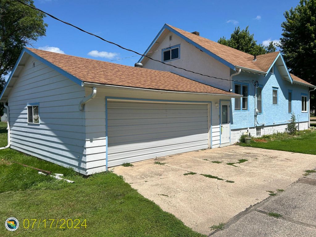 Photo of 214 Garfield Street S, Beardsley, MN 56211 (MLS # 7038141)