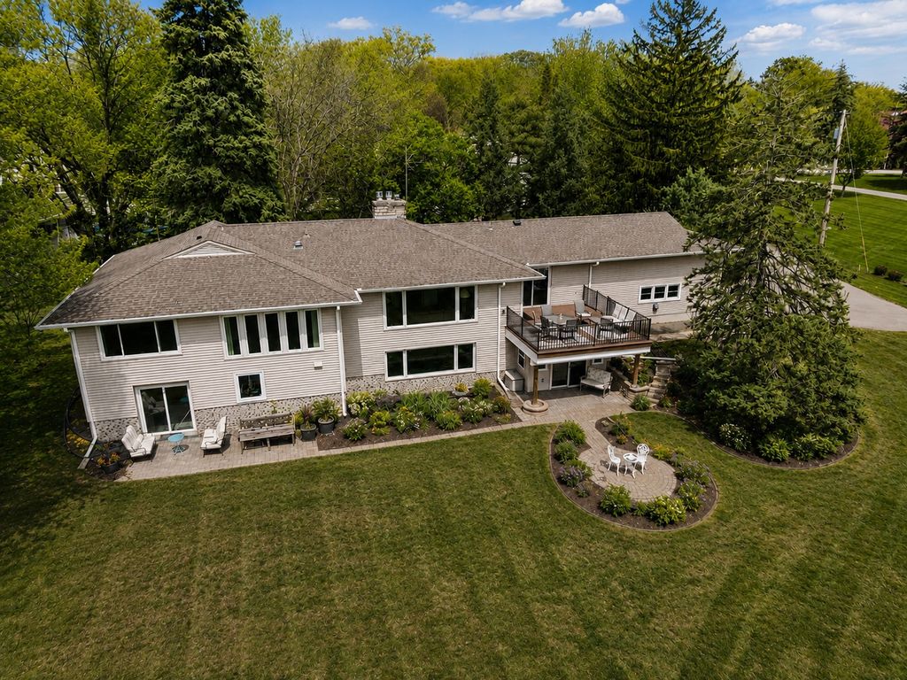 Photo of 2685 Shadywood Road Rd, Excelsior, MN 55331 (MLS # 7115014)