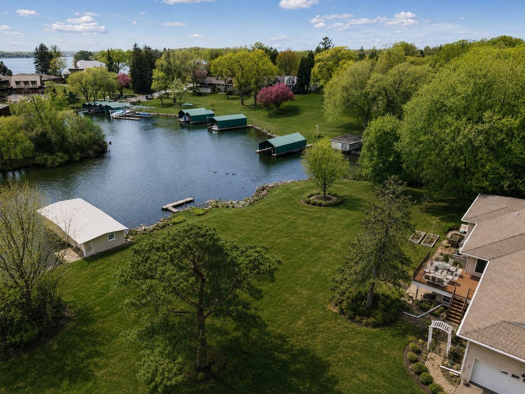 Photo of 2685 Shadywood Road Rd, Excelsior, MN 55331 (MLS # 7115014)