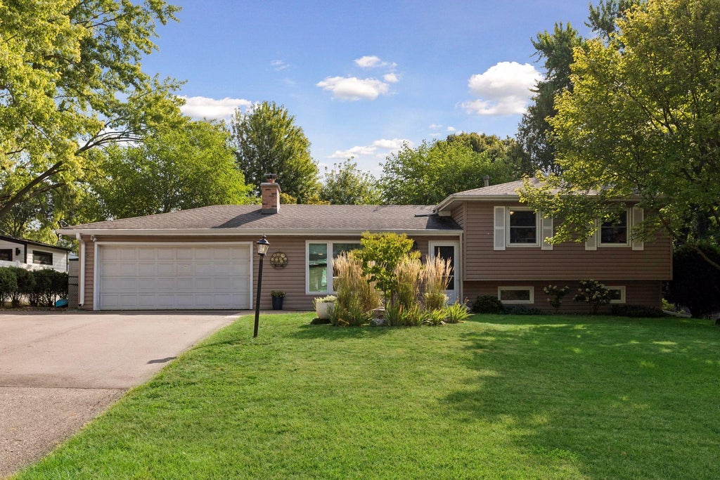 Photo of 2230 Decatur Avenue N, Golden Valley, MN 55427 (MLS # 7139330)