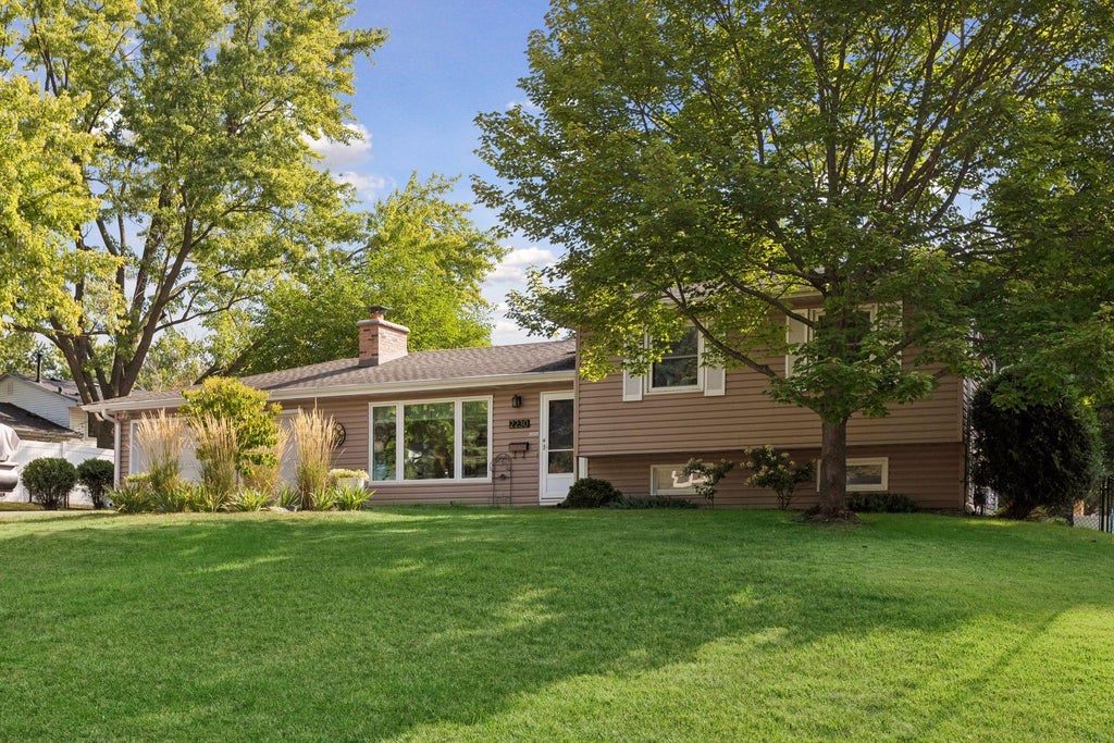 Photo of 2230 Decatur Avenue N, Golden Valley, MN 55427 (MLS # 7139330)