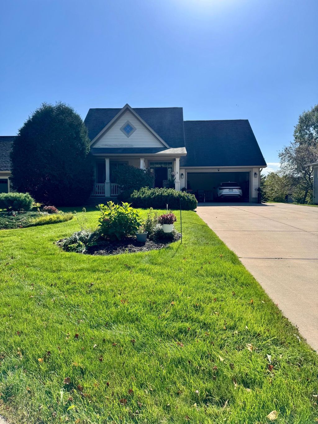 Photo of 2710 Red Splendor Circle E, Maplewood, MN 55119 (MLS # 7049008)