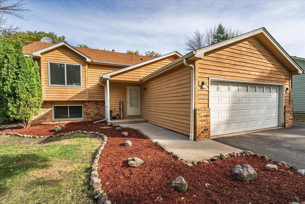 Photo of 1712 Rio Loma Drive, Burnsville, MN 55337 (MLS # 7112542)