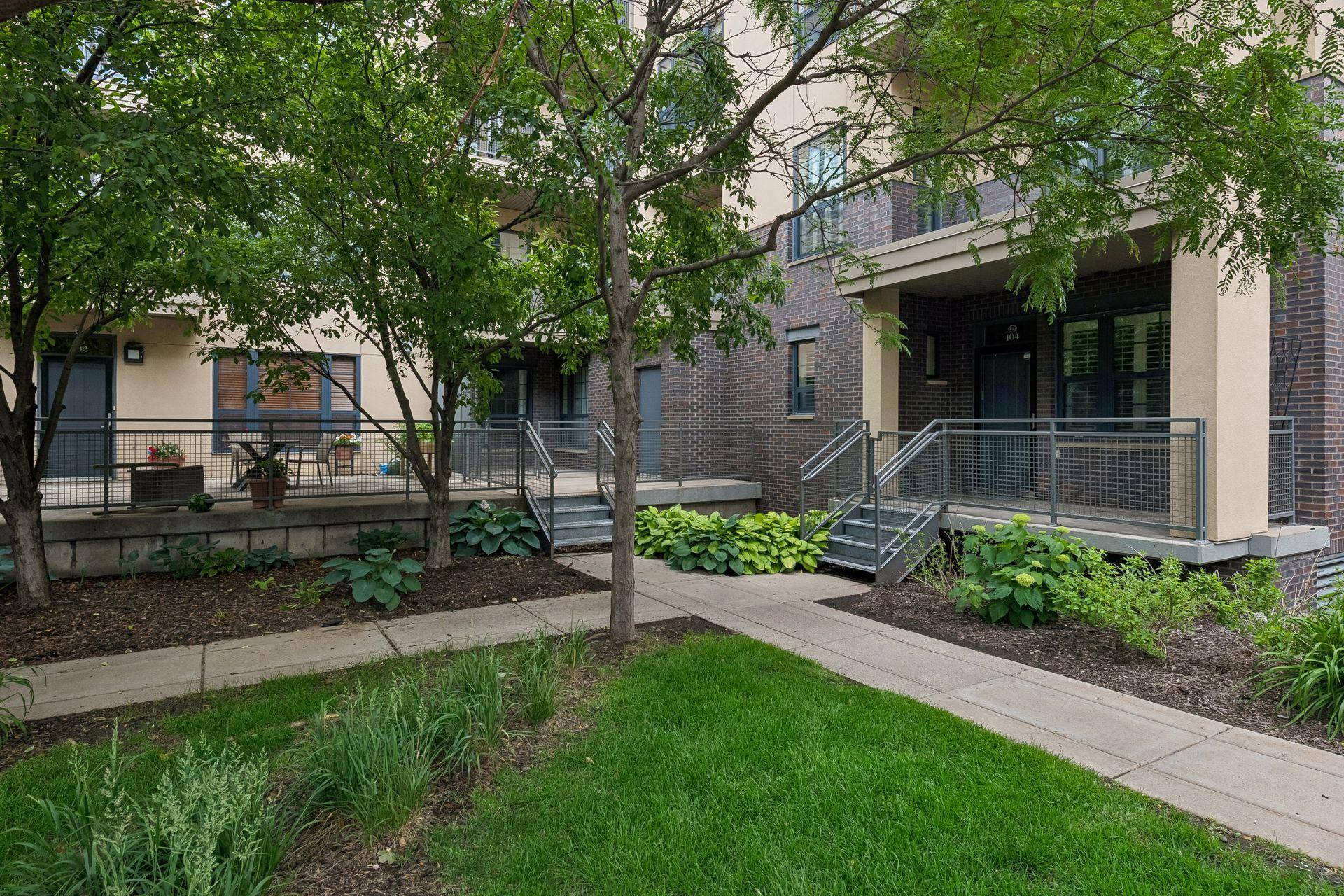 2566 Ellis Avenue 104