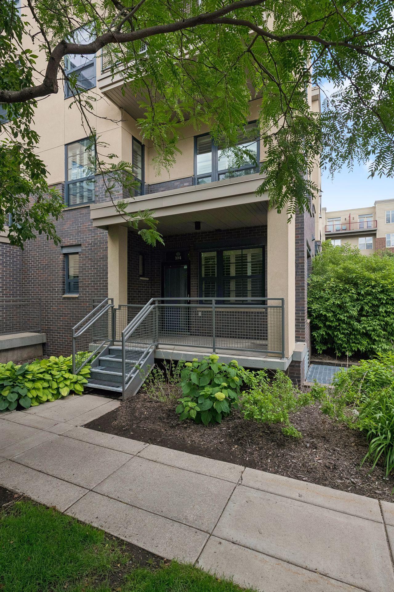 2566 Ellis Avenue 104