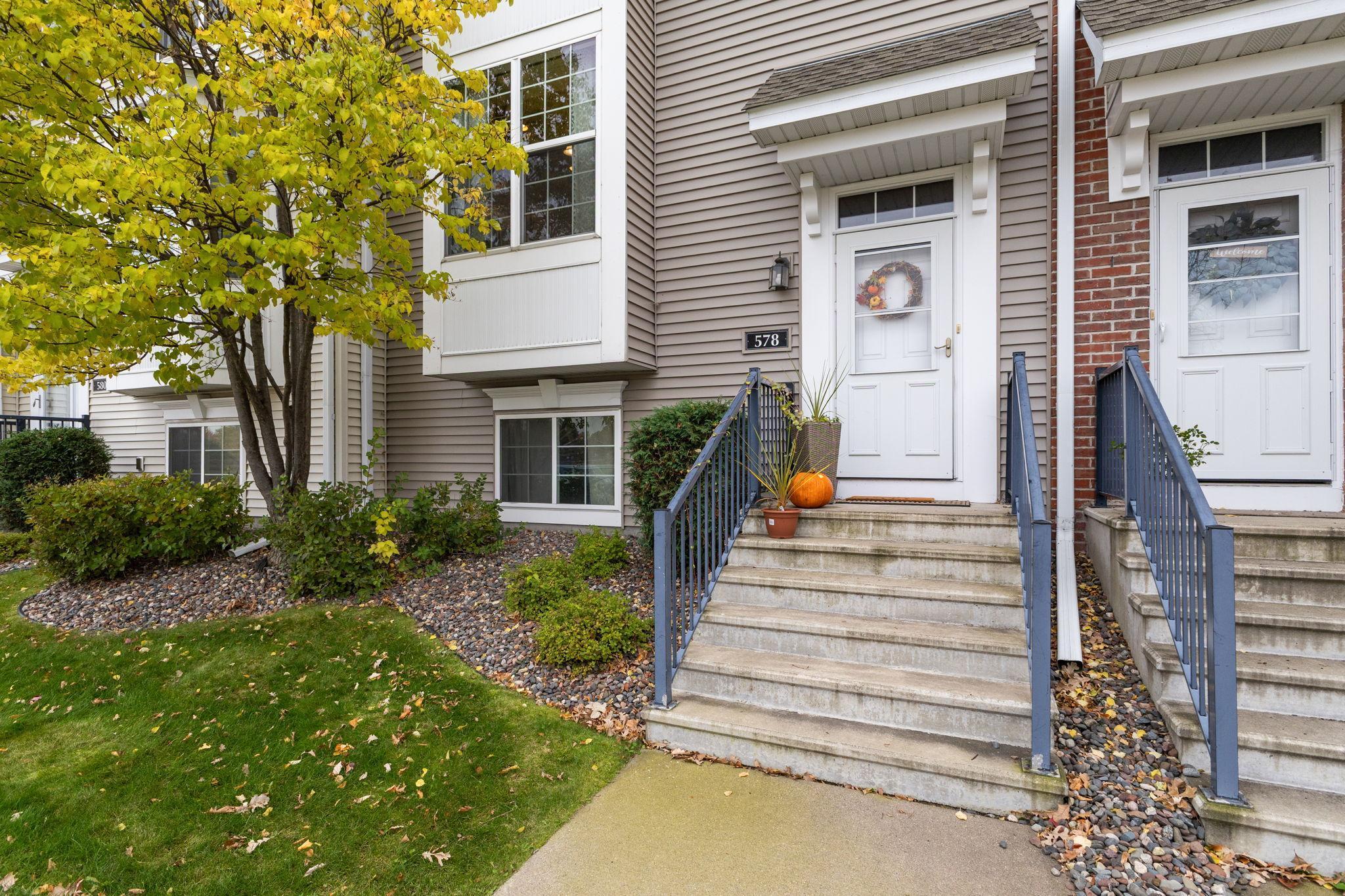 578 Huset Parkway NE